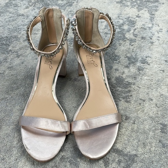 Jewel Badgley Mischka Catalina Block Heel Sandal Jewel Ankle Strap Satin Sz 8 - Picture 3 of 13